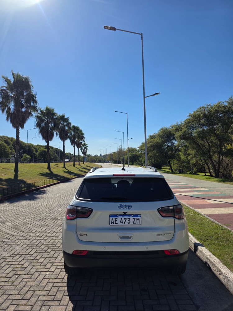 Jeep Compass Sport automatica — foto 3
